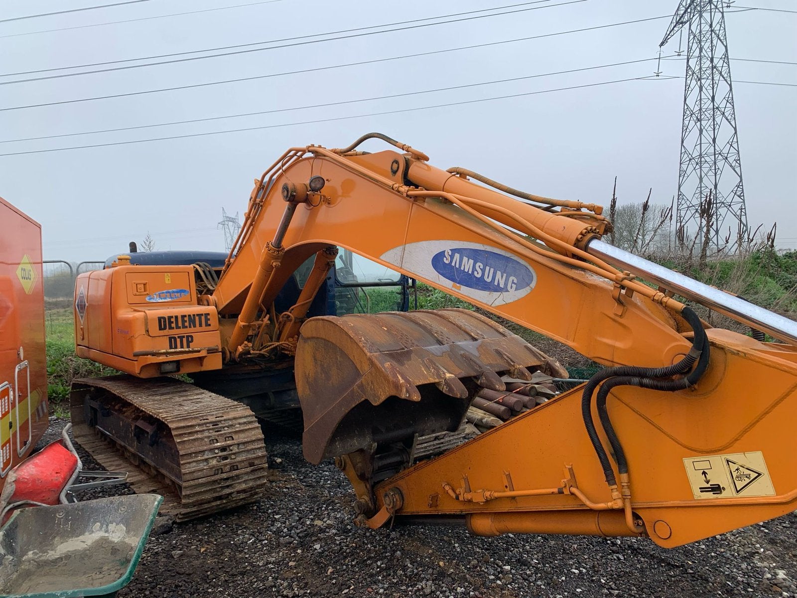 2 pelle a chanille Samsung  13   Rouleaux,  case 9021, Articles professionnels, Machines & Construction | Grues & Excavatrices