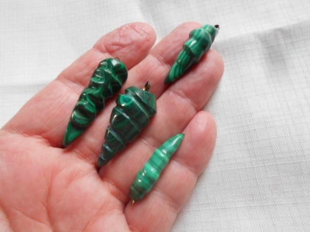 agate et malachite, colliers et pendentifs, Enlèvement ou Envoi, Comme neuf, Pierre ou Minéral