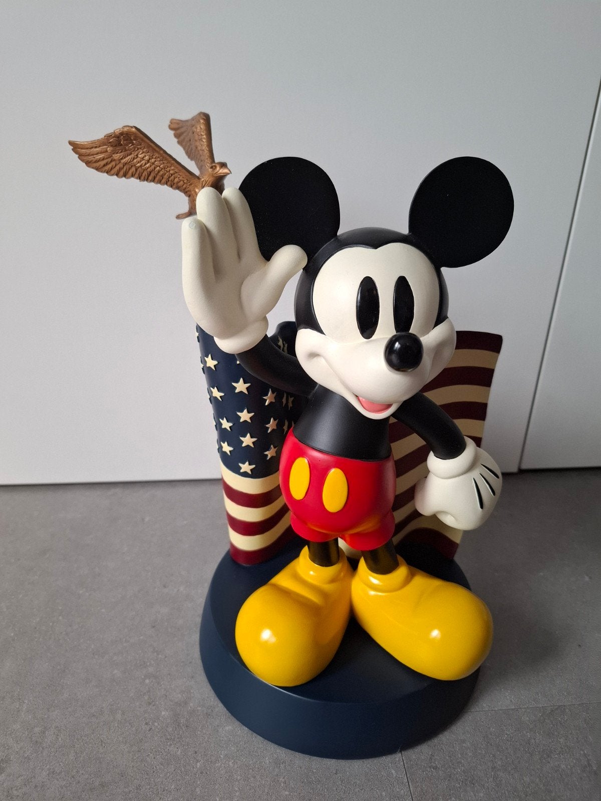 Disney beeld Mickey salutes American flag., Verzamelen, Ophalen of Verzenden