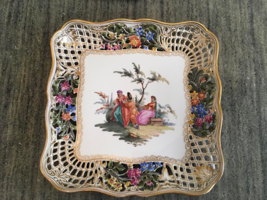 Assiette decorative porcelaine de Dresden, Enlèvement
