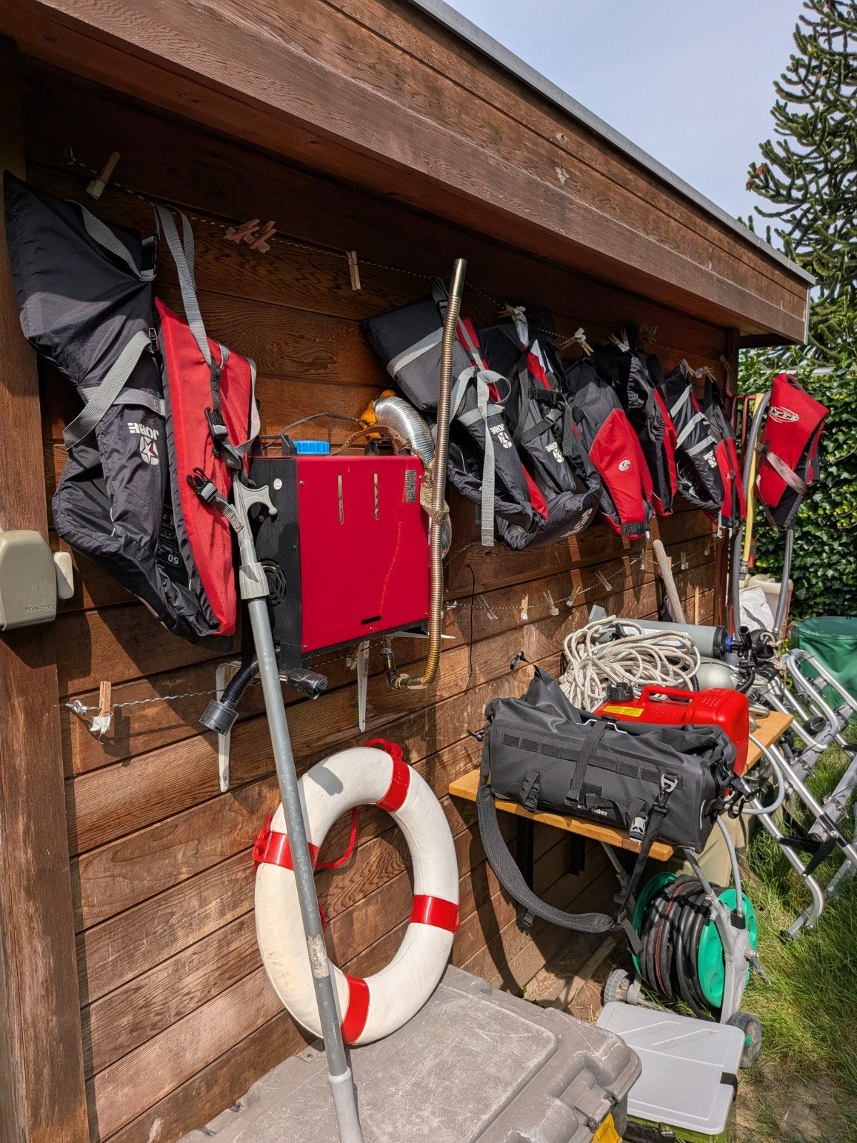 Lot de fournitures pour bateaux à moteur, Enlèvement