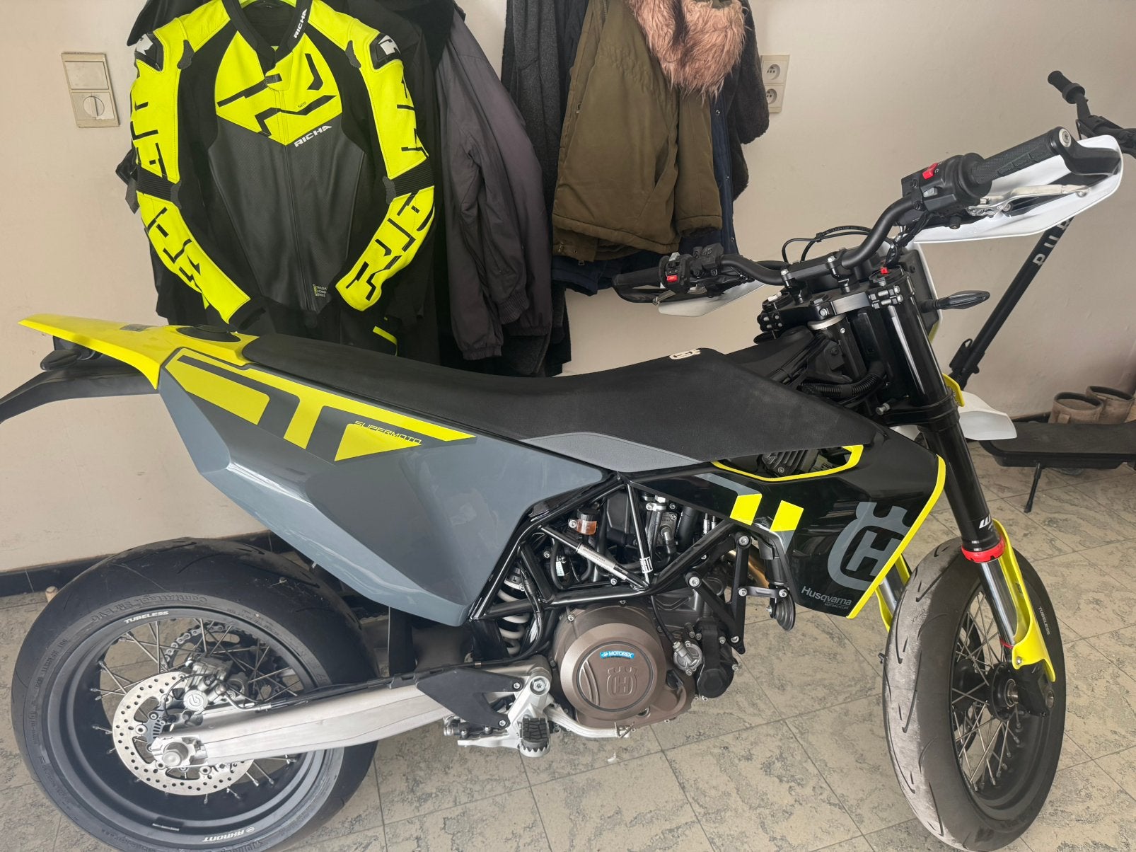 Husqvarna, Permis Moto A, Plus de 35 kW, 4 cylindres, 701 cm³