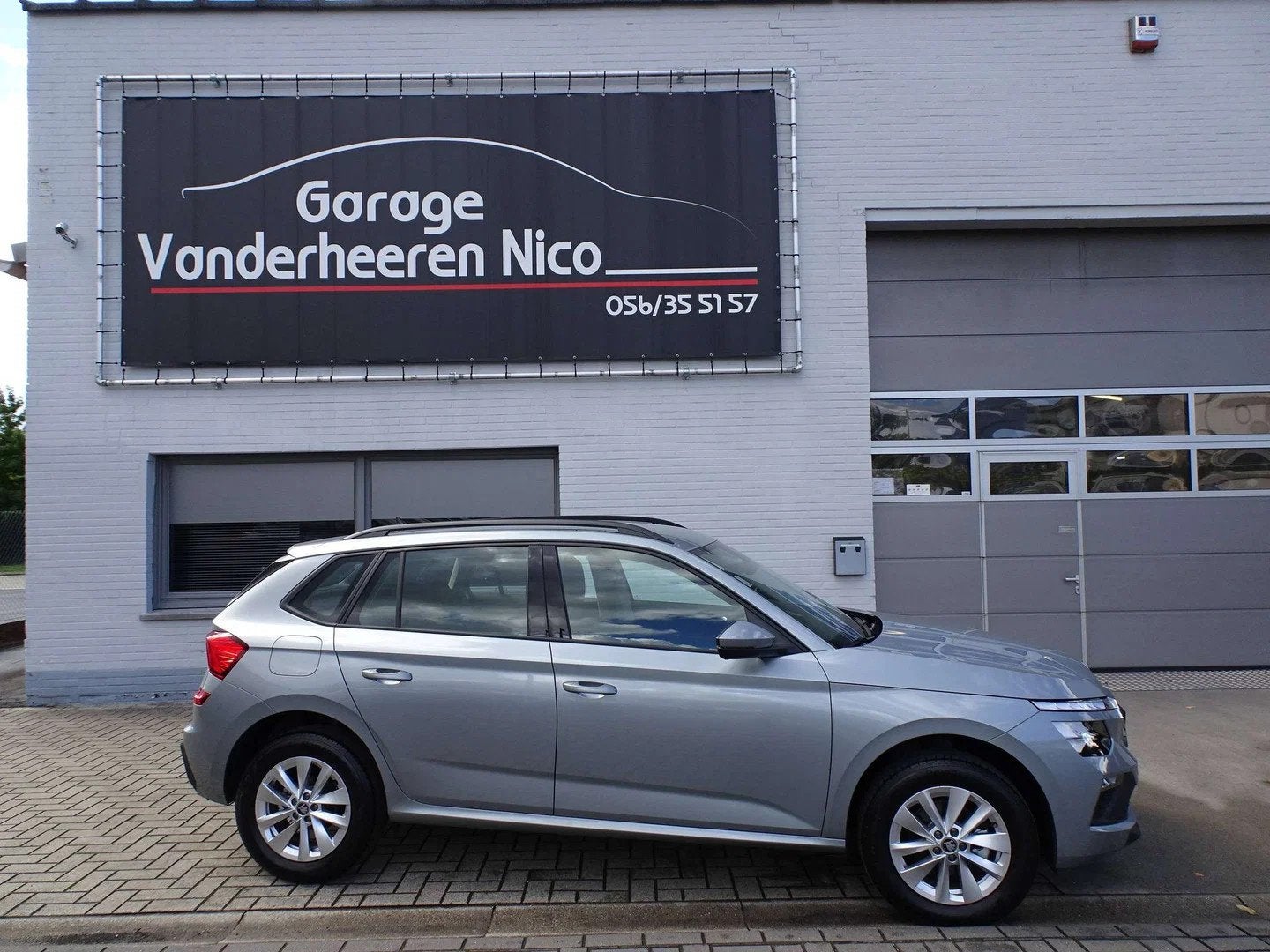 Skoda Kamiq NIEUW - 1.0TSi fabrieksgarantie 3/2031 - VIRTUAL, Autos, Argent ou Gris, Achat, Phares entièrement LED, Boîte manuelle