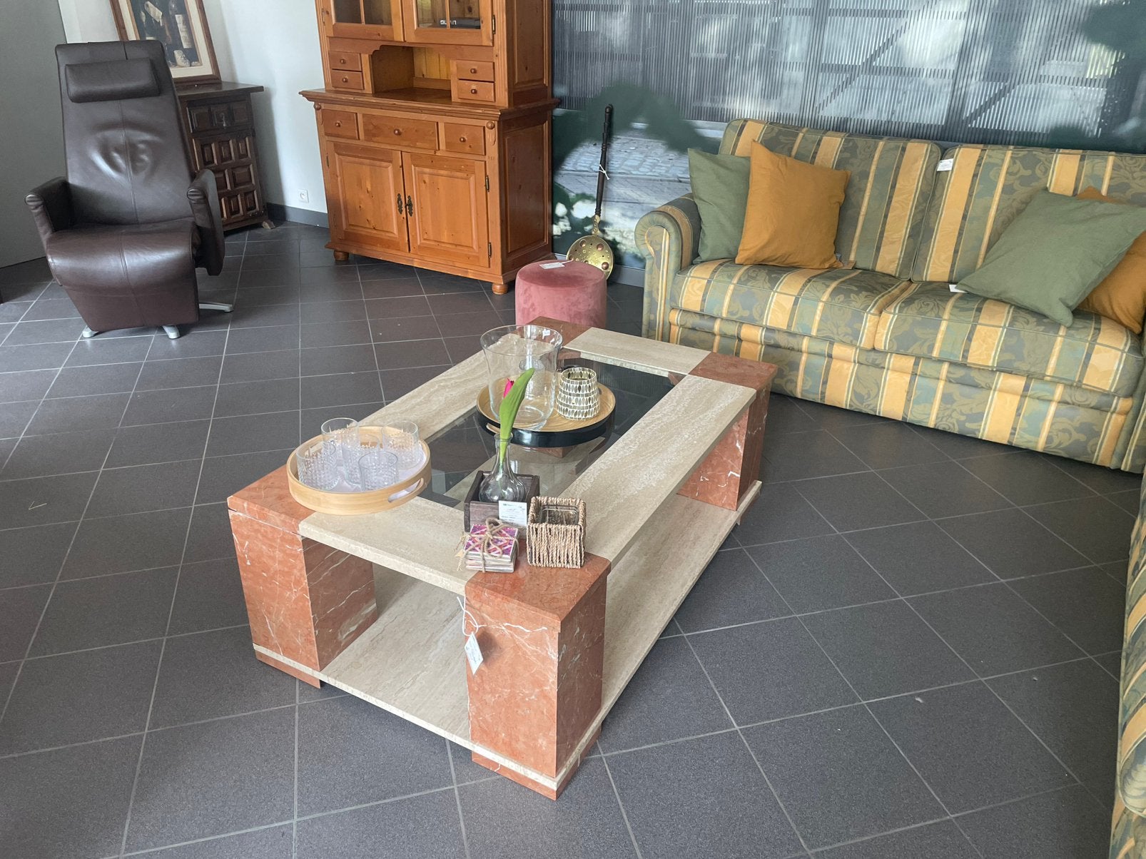 Mooie marmeren salontafel, Ophalen, Zo goed als nieuw