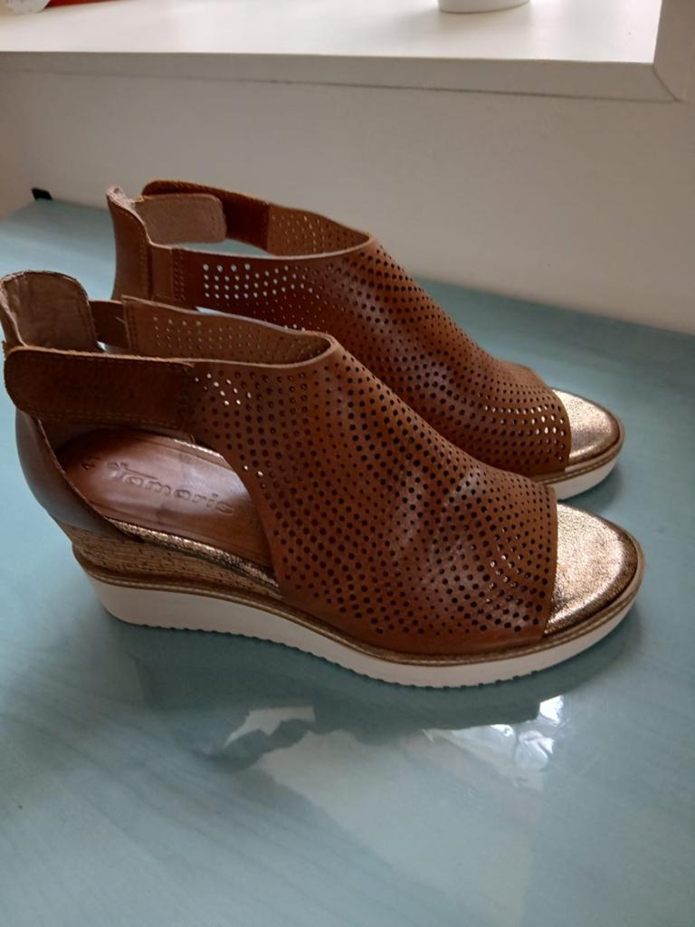 Chaussure compensé 41, Enlèvement