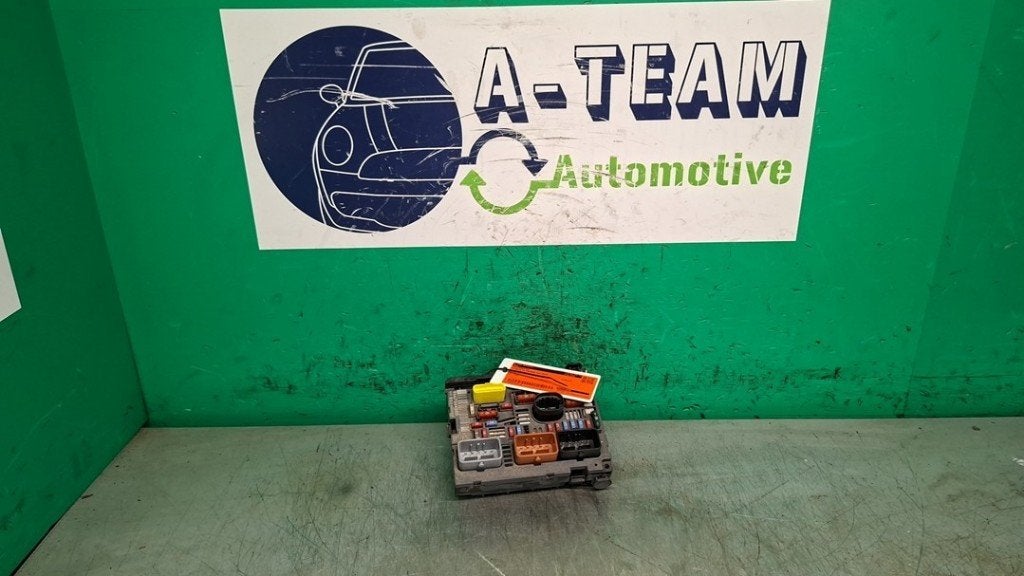 BOITIER FUSIBLES C4 Picasso (UD / UE / UF) (|9667044880|), Citroën, Kontakt-citroen@citroen.com, Utilisé, Citroën Deutschland GmbH