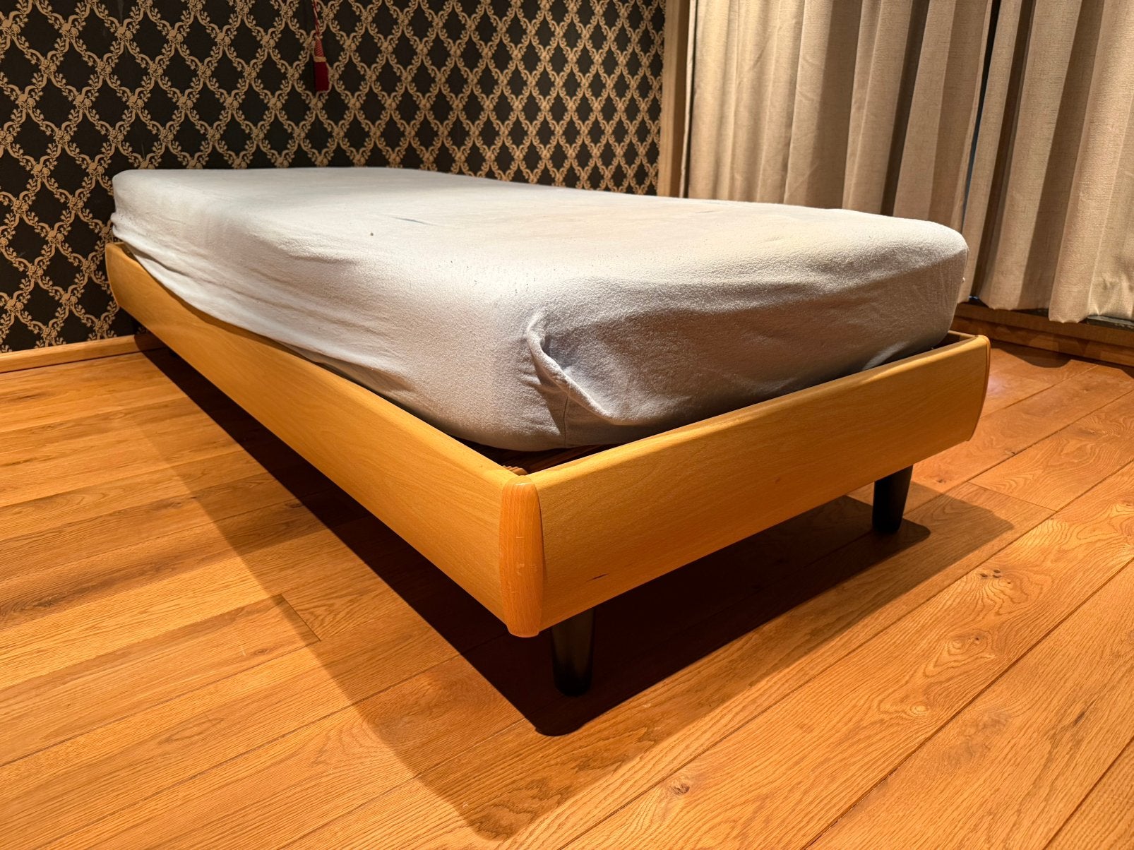 Te koop: éénpersoons bed met lattenbodem en matras, Ophalen, Zo goed als nieuw, Eenpersoons