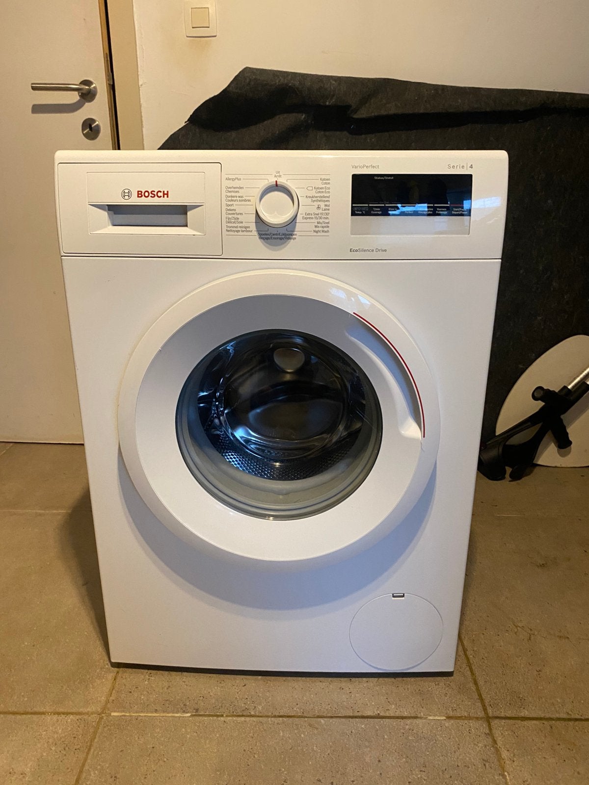 Machine à laver bosch, 1200 à 1600 tours, 6 à 8 kg, Programme lavage à la main, Comme neuf