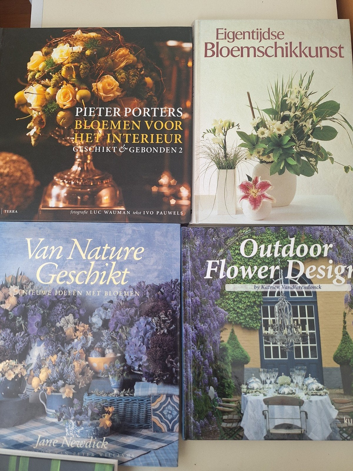 Lot van 19 boeken over bloemschikken, Boeken, Ophalen