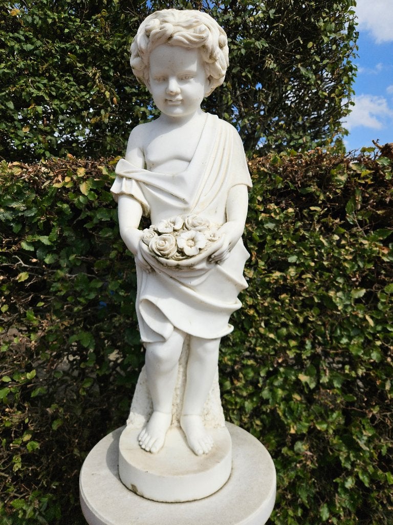CARRARA MARMEREN KIND MET BLOEMEN EN ZUIL OPDRACHT KLANT !, Ophalen of Verzenden, Zo goed als nieuw, Overige materialen, Mensenbeeld