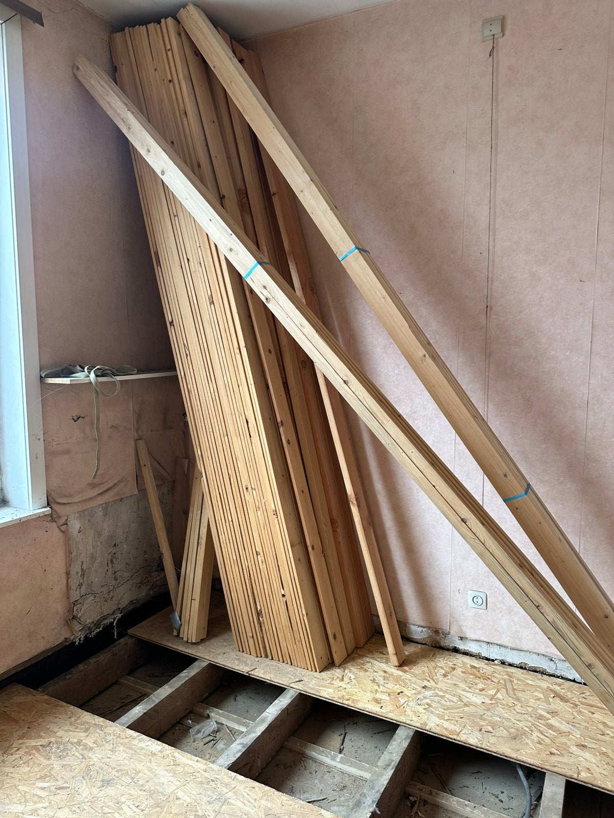Partij houten latten/balken te koop, Doe-het-zelf en Bouw, Hout en Planken, Ophalen, Zo goed als nieuw