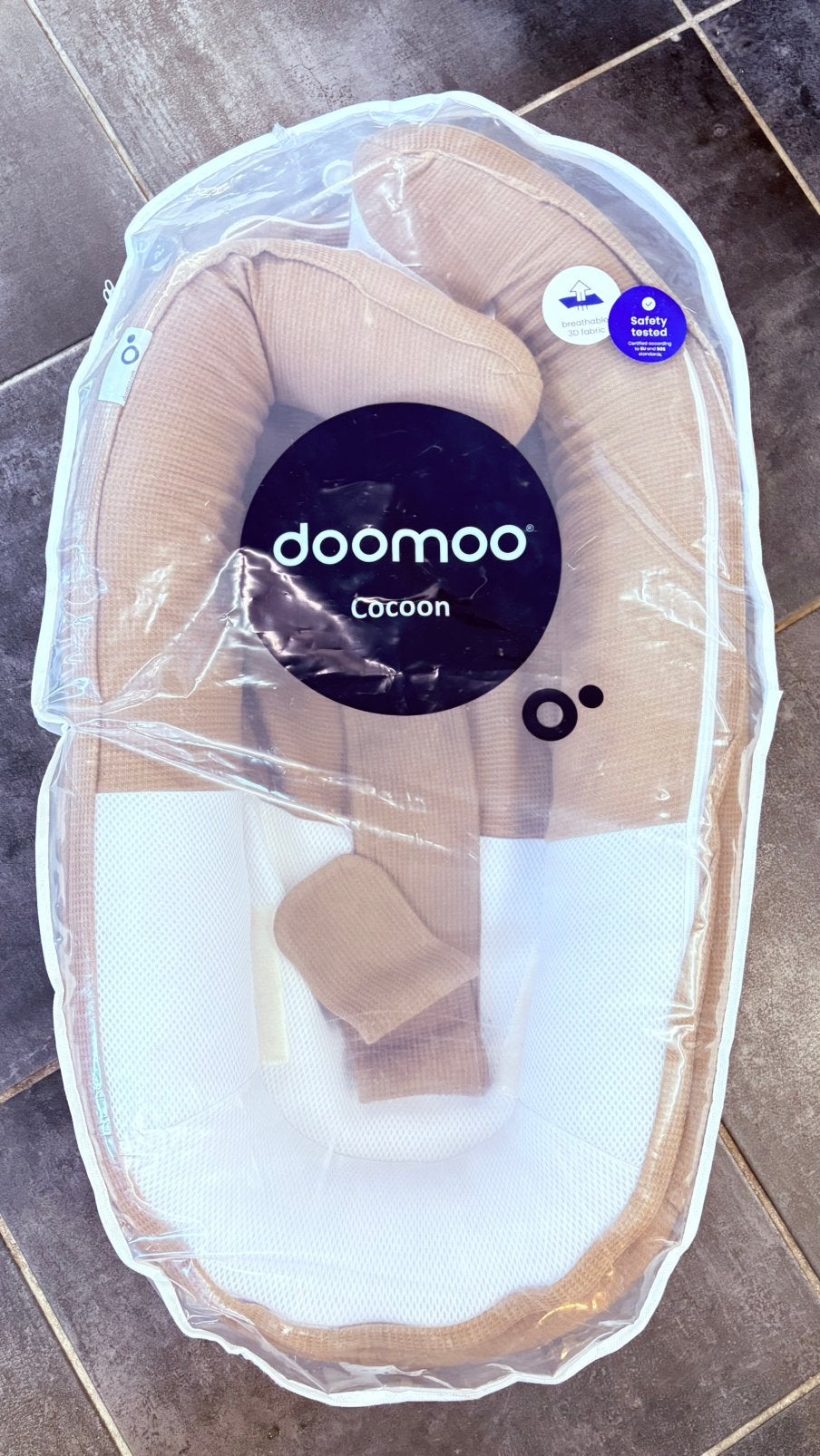 Nid pour bébé Doomoo Cocoon (Tetra Jersey Sand)—Parfait état, Enlèvement, Comme neuf