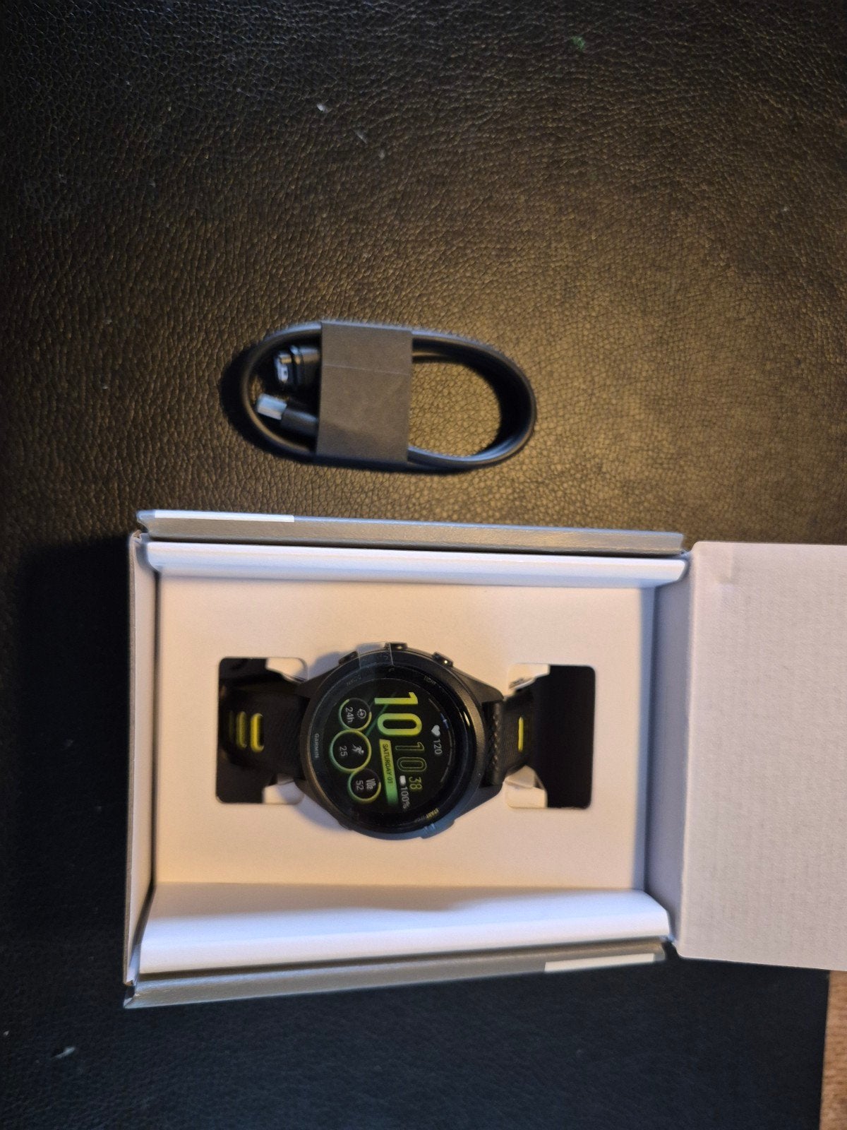 Garmin Garmin Forerunner 265S — comme neuf

À vendre :, Étanche, Enlèvement ou Envoi, Garmin forerunner 265s, Comme neuf
