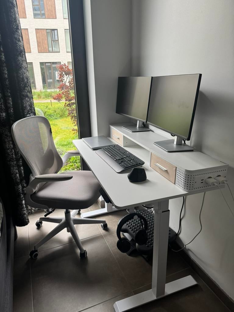 Je vends mon bureau réglable en hauteur – excellent état !, Maison & Meubles, Bureaux, Électrique, 120 cm, Comme neuf, Enlèvement