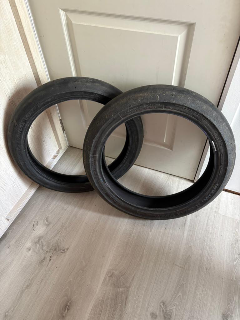 Pneu slick Bridgestone 17" neuf, Motoren, Onderdelen | Merk-onafhankelijk, Ophalen