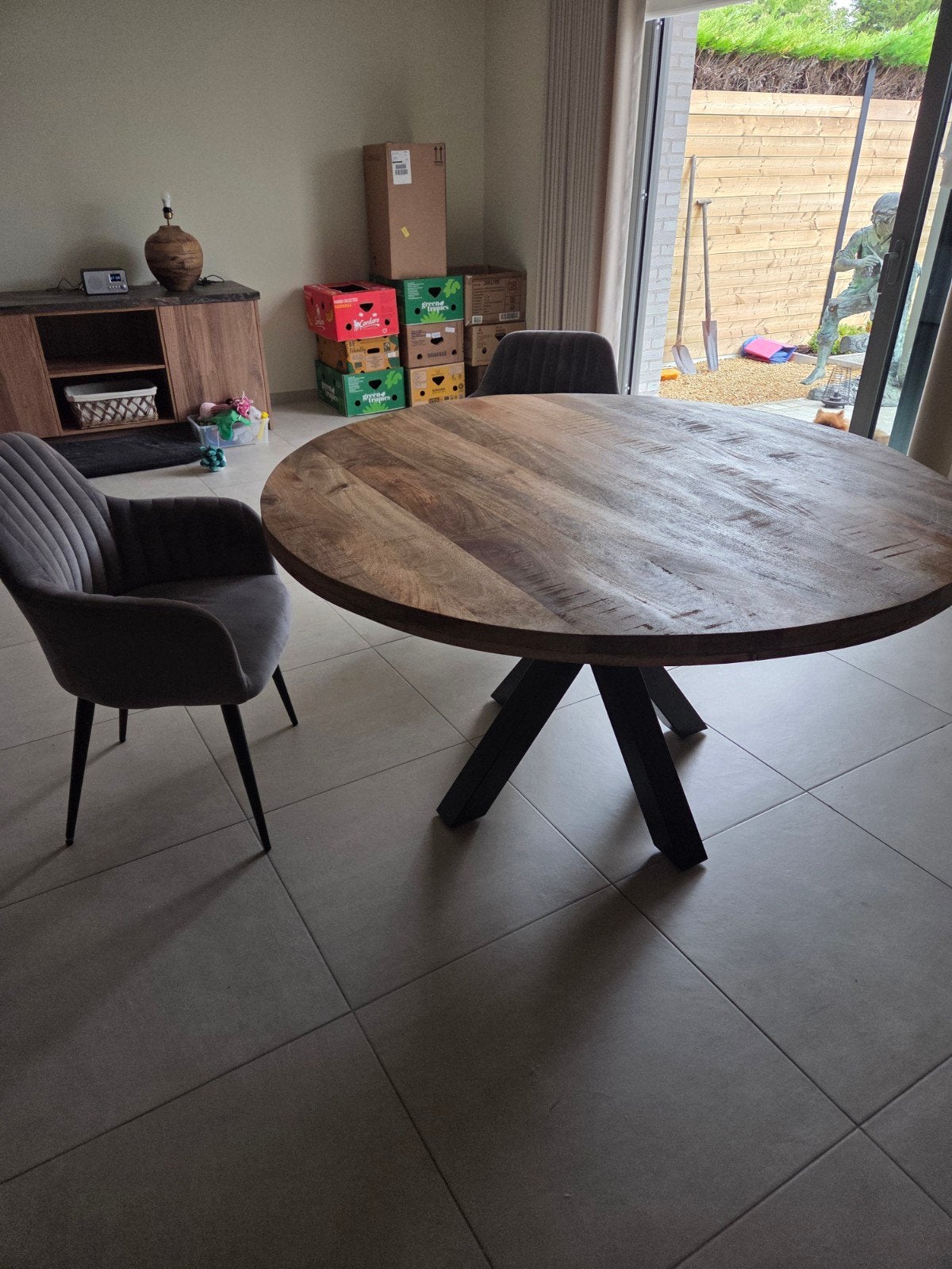 ronde mango houten tafel met 4 stoelen, Huis en Inrichting, Ophalen