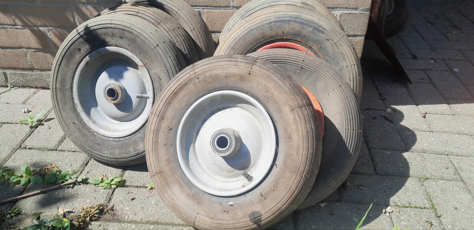 Kruiwagenwielen., Enlèvement