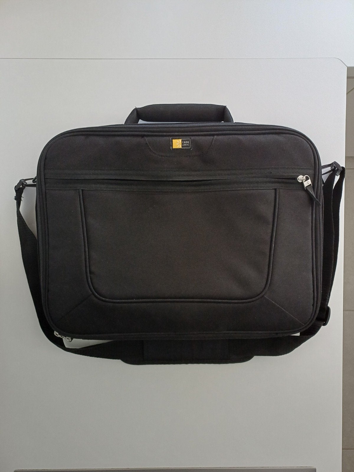 Laptophoes case logic, Informatique & Logiciels, Housse pour ordinateur portable, Noir, Comme neuf, Enlèvement