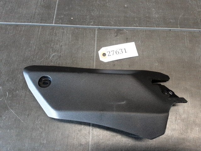 R7 2022 - 2024 Yamaha Cover Cover onder tank D1-62038