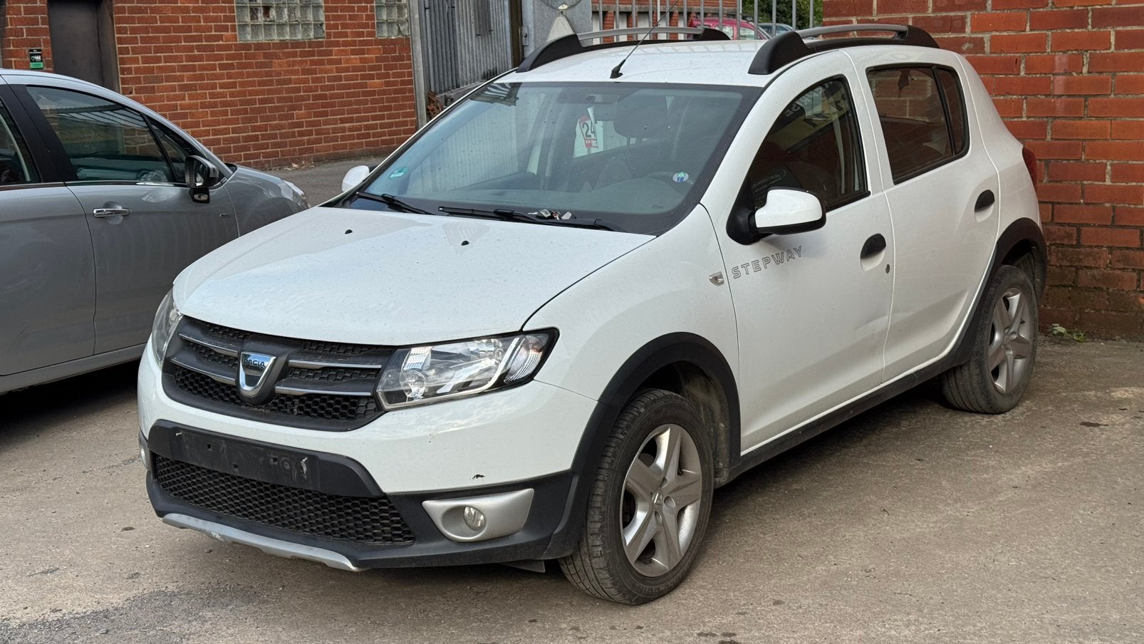 Dacia Sandero Stepway 0.9i Motor Probleme NO START, Auto's, Dacia, 90 kW, Euro 5, Bedrijf, 5 zetels