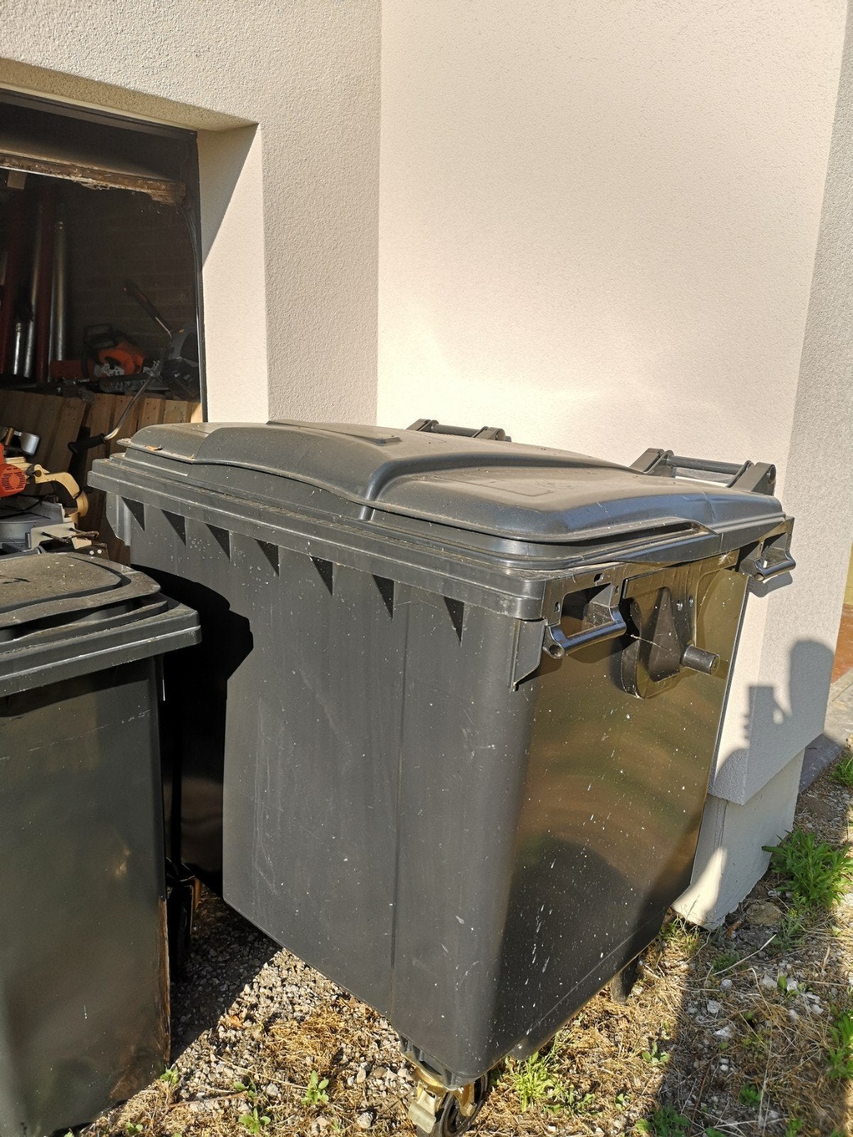 Afvalcontainer 1100l, Ophalen