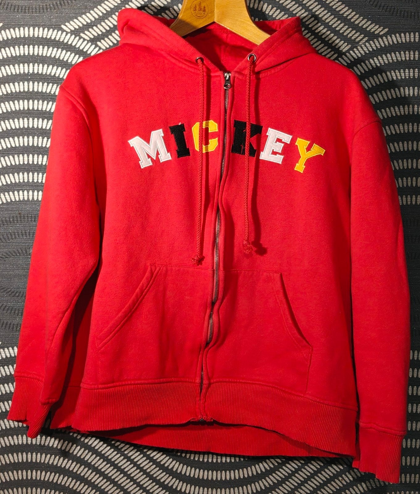 Mickey Mouse Disneyland Paris rood sweatvest met ritssluitin, Disneyland Paris, Maat 42/44 (L), Ophalen of Verzenden, Zo goed als nieuw