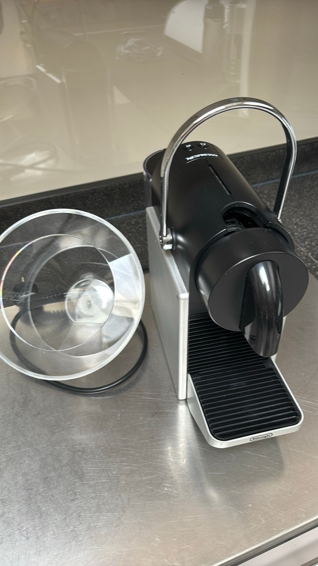 Nespresso Delonghi met cup-houder, Enlèvement, Comme neuf, Nespresso