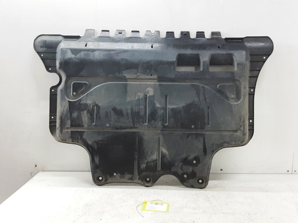 CACHE SOUS MOTEUR Audi Q3 (F3B) (5QF825236B), Auto-Union-Straße  1,
85057  Ingolstadt, DE, Info@audi.de, Audi, Utilisé