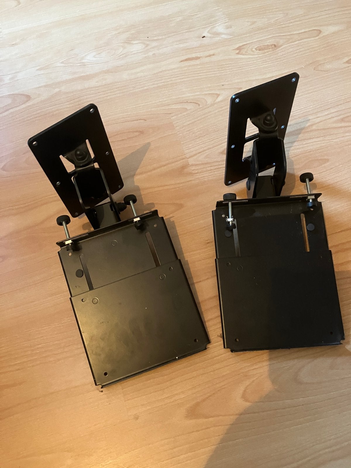 Konig & Meyer speaker wall mount (2), Muziek en Instrumenten, Dj-sets en Draaitafels, Zo goed als nieuw, Overige merken, Ophalen