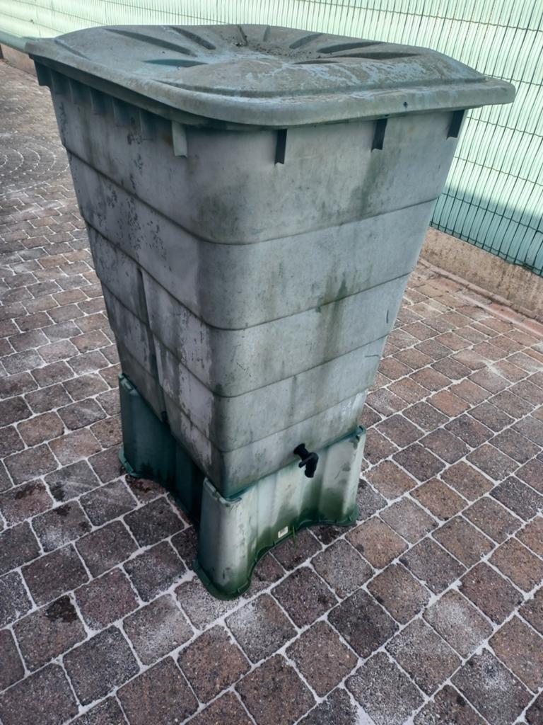 Groene regenton met voet, Tuin en Terras, Regentonnen, Ophalen, Kunststof, Gebruikt, Met kraantje