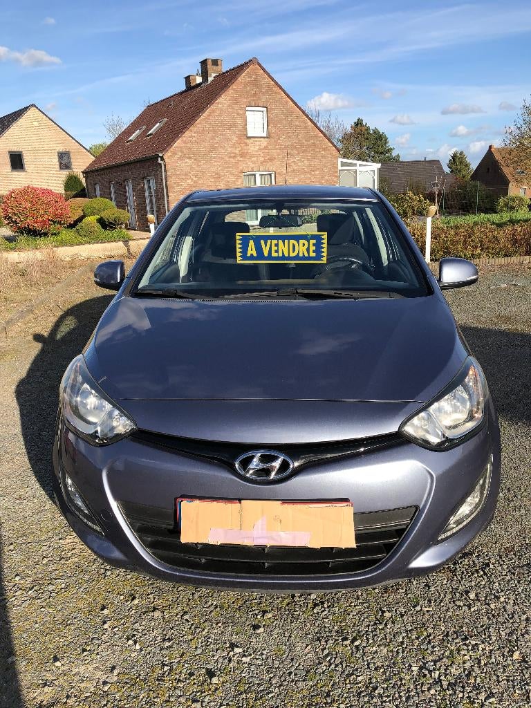 Hyundai I20 bleu diesel 1400cc, Autos, Hyundai, Particulier, i20, ABS, Airbags, Air conditionné, Verrouillage central, Air conditionné automatique