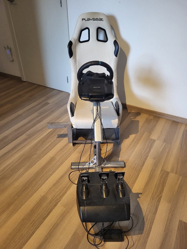 Playseat met Logitech stuur en pedalen, Ophalen, Gebruikt, Controller