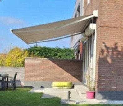 Store banne manuel retractable  blanche, toile grise, Jardin & Terrasse, Protection solaire, Enlèvement, Volet mécanique, 450 cm ou plus