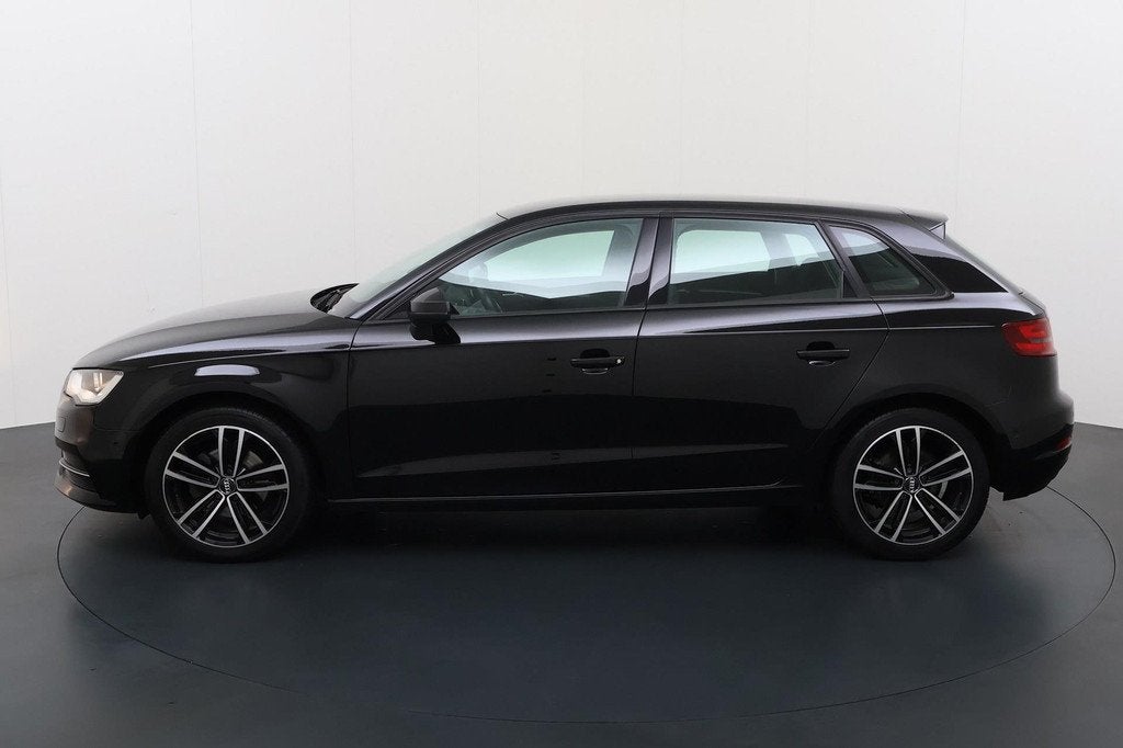 Audi A3 Sportback 1.4 TFSI CoD Attraction, navigatie, parkee, Gebruikt, 4 cilinders, 1210 kg, Zwart