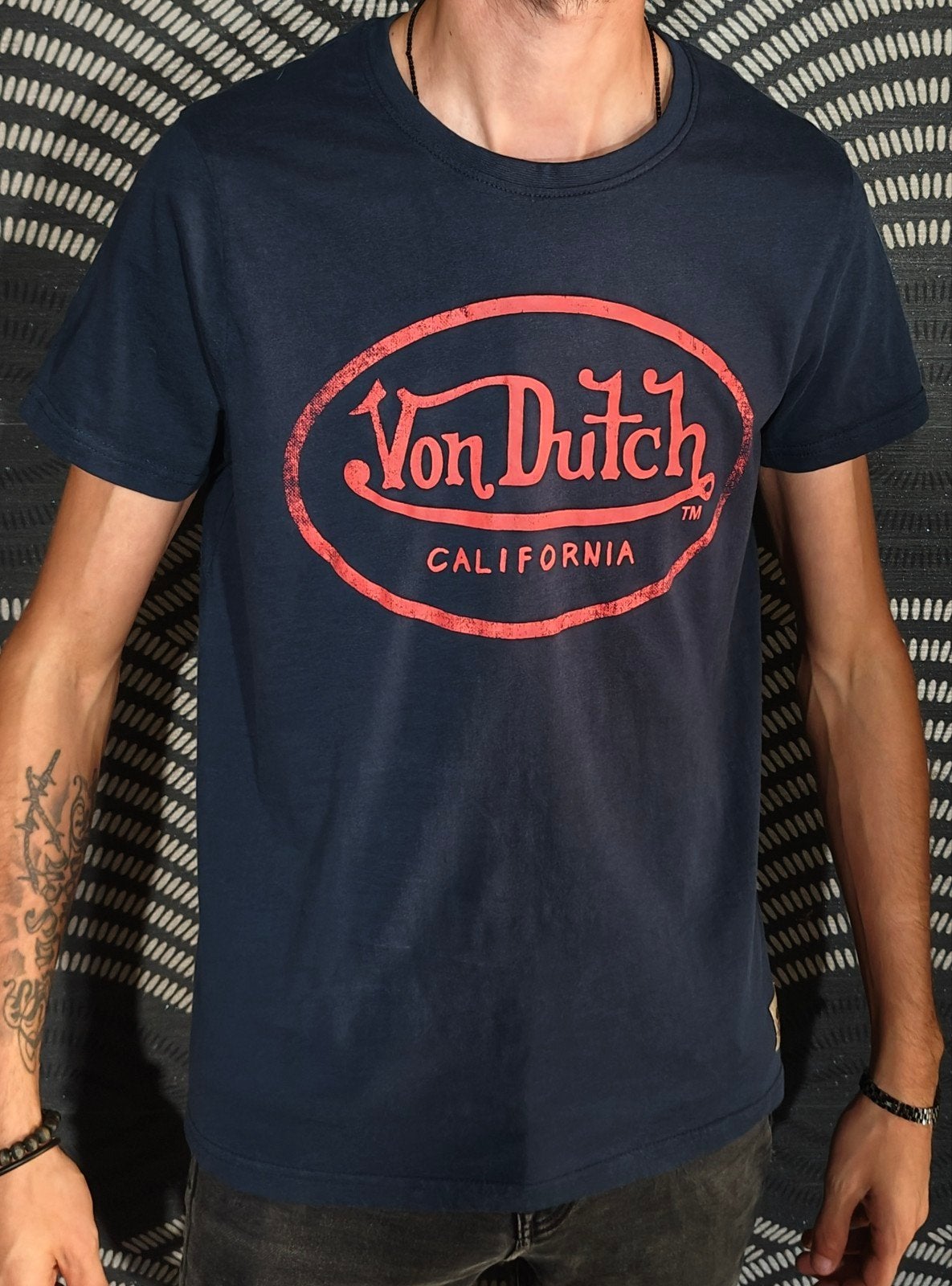 T-shirt bleu marine homme / unisexe Von Dutch - Taille S 100, Von DUTCH, Enlèvement ou Envoi, Porté, Bleu