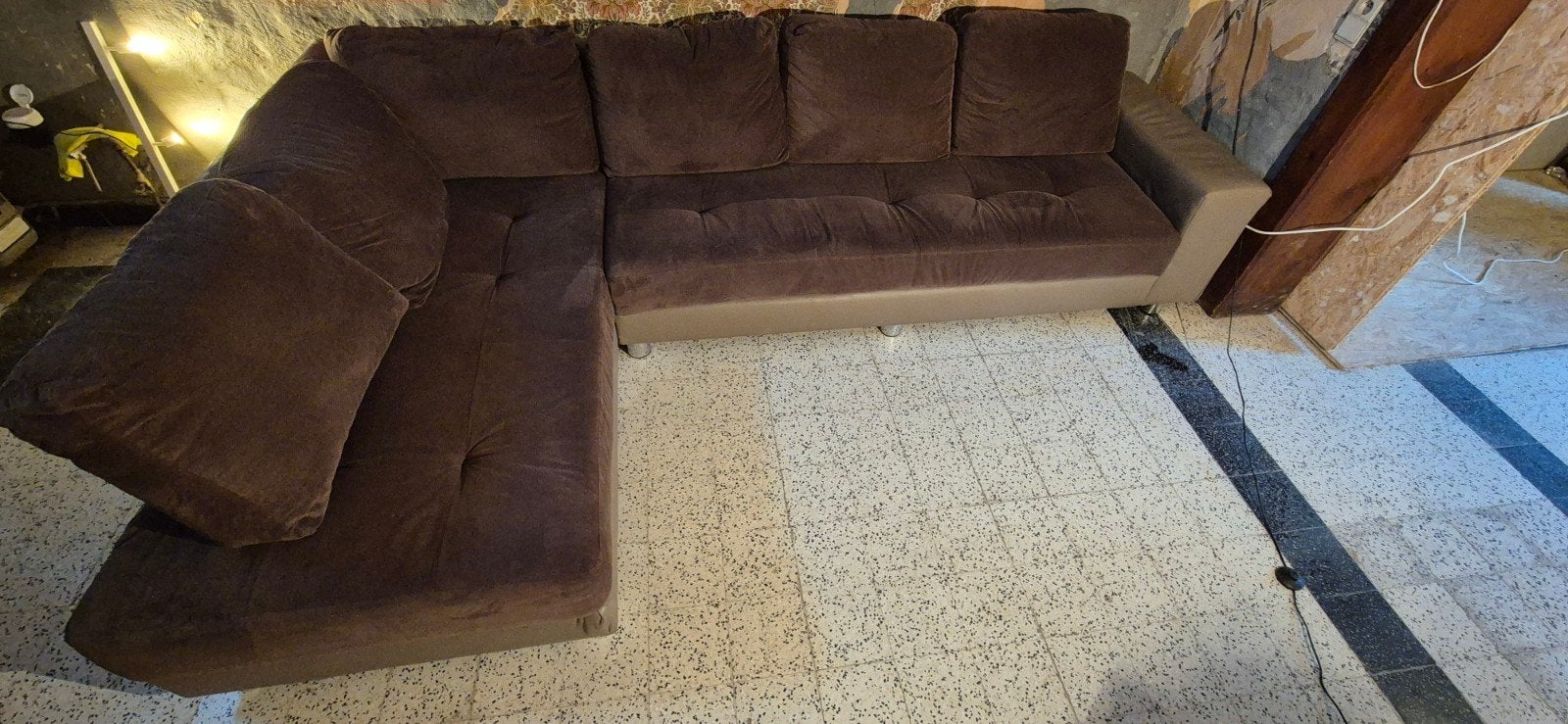 Fauteuil en L, Enlèvement