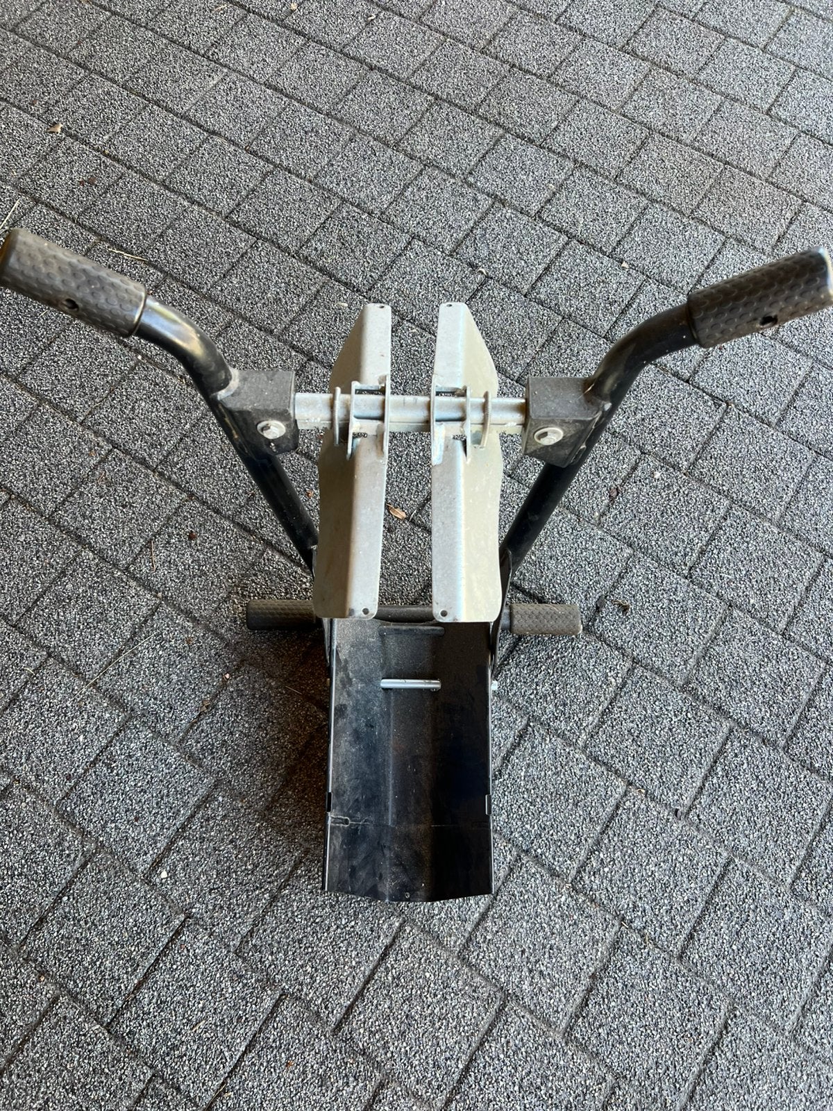Mottosteun steadystand, Enlèvement, Neuf