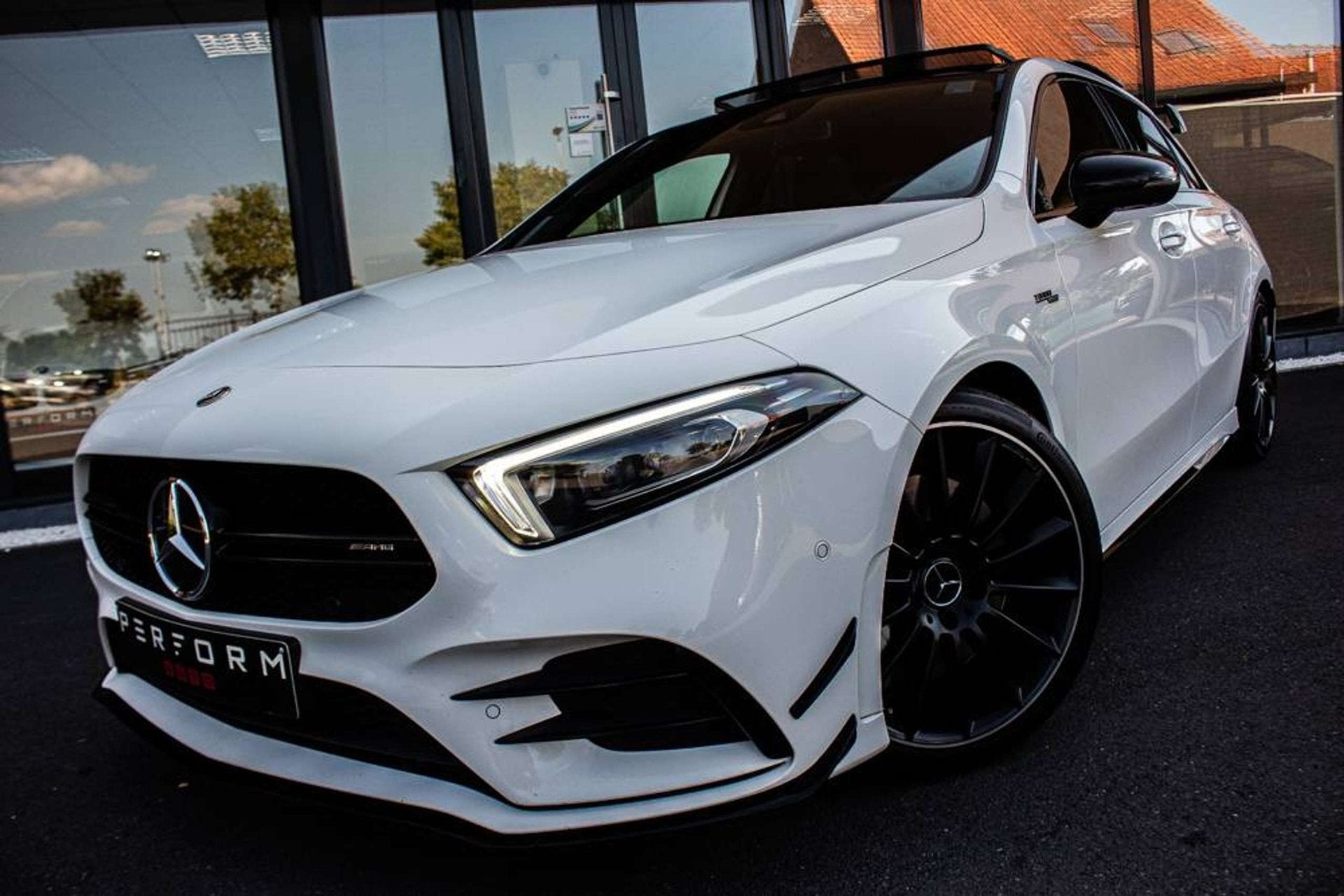 Mercedes-Benz A 35 AMG 4MATIC*AERO PACK*KEYLESS*PANO*FULL*, Auto's, Automaat, Dealer onderhouden, Gebruikt, 4 cilinders