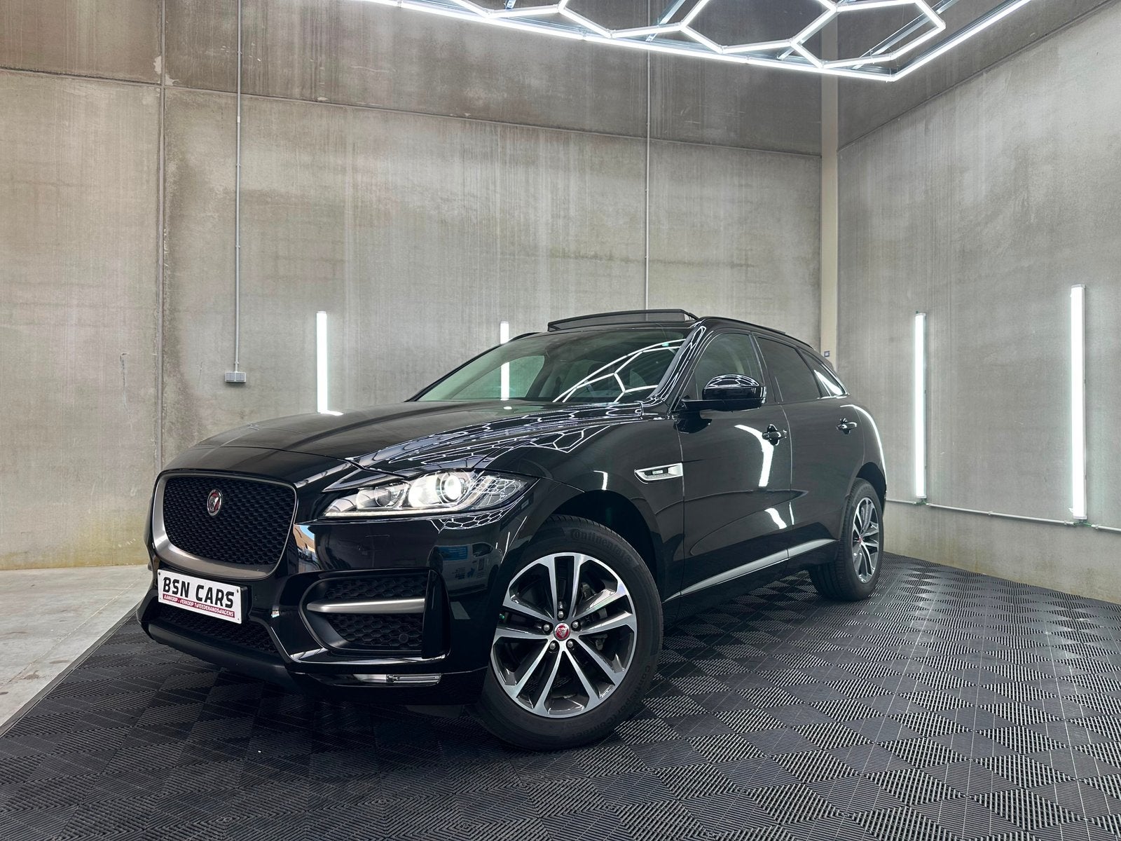 JAGUAR F-PACE/R-SPORT/PANO/CAMERA/MERIDIAN/MEMORY/GARANTIE, Auto's, Automaat, https://public.car-pass.be/vhr/c82cb89d-63ab-43b8-83ea-f382184c47fb