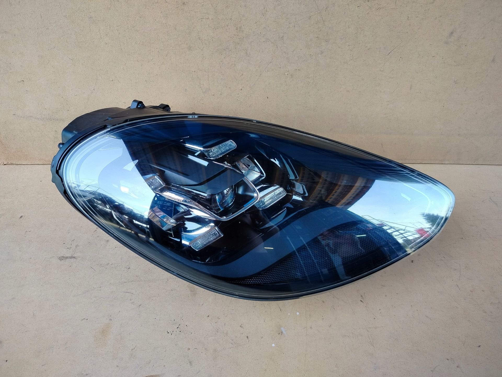 Porsche Panamera II 971 Koplamp 971.941.032.F, Gebruikt, Porscheplatz 1
70435  Stuttgart, DE, Porsche, Info@porsche.de