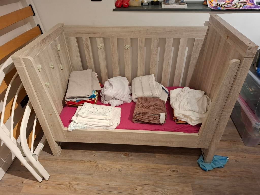 Kinderbedje 65x130cm
met toebehoren, Kinderen en Baby's, Ophalen