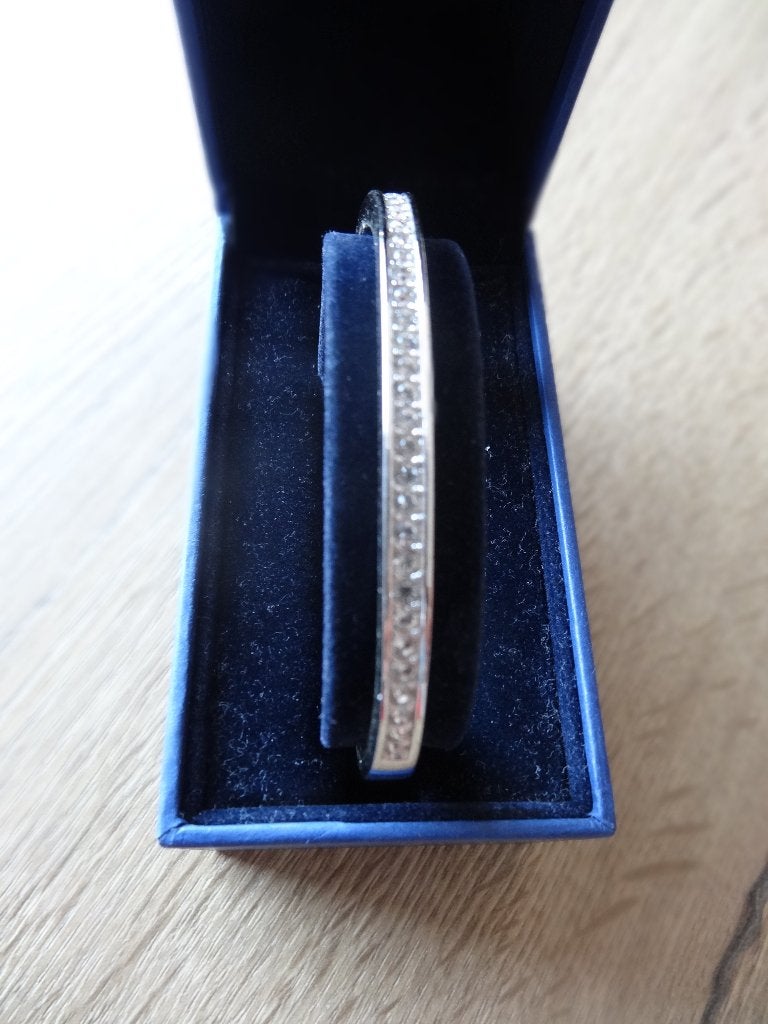 Swarovski, Enlèvement, Comme neuf