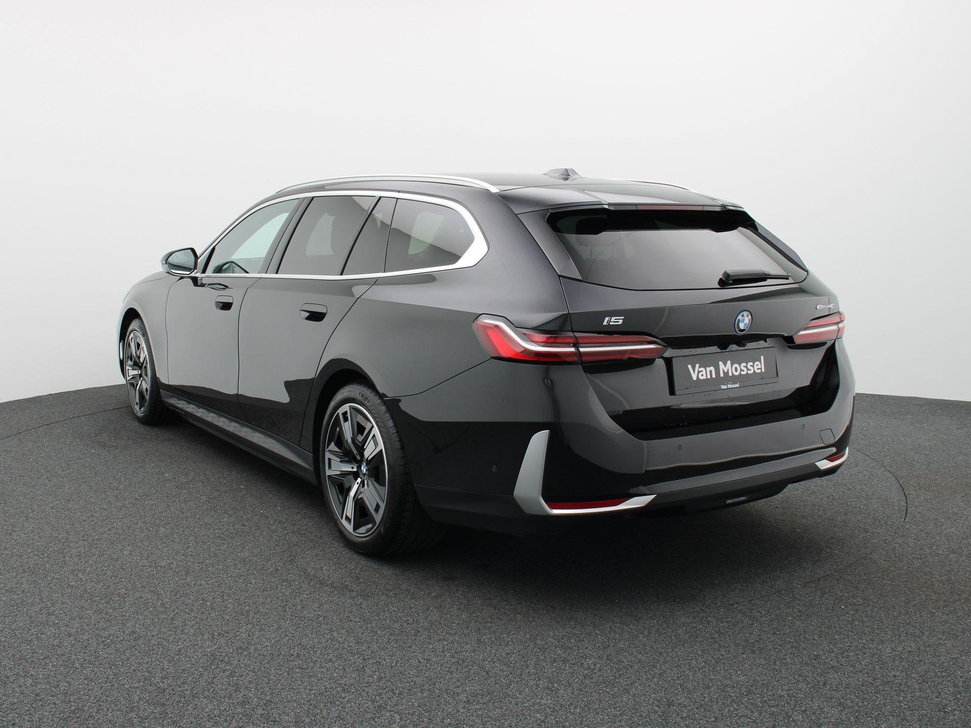 BMW i5 Touring eDrive40 250kW SoH 95,77% | leder | verw.zete, Auto's, BMW, Automaat, Dealer onderhouden, Gebruikt, Zwart