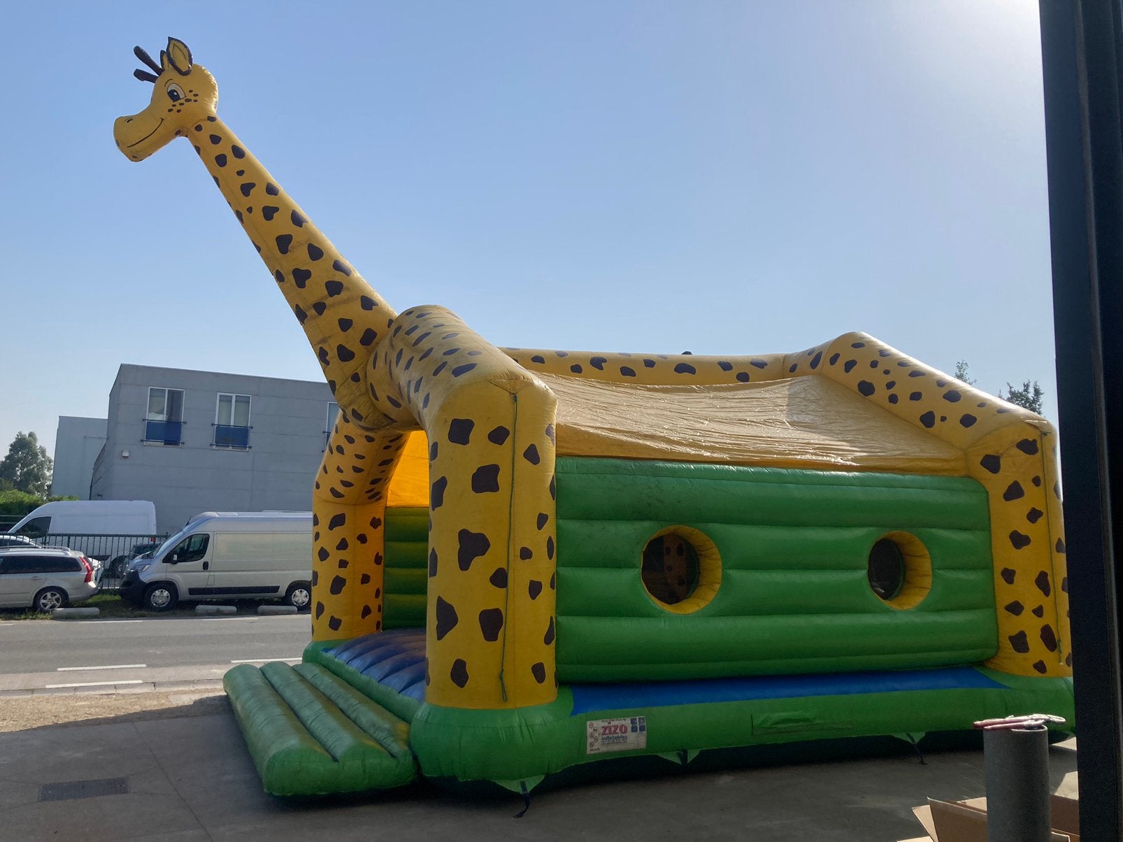 Château gonflable en forme de girafe à vendre, Enlèvement, Comme neuf