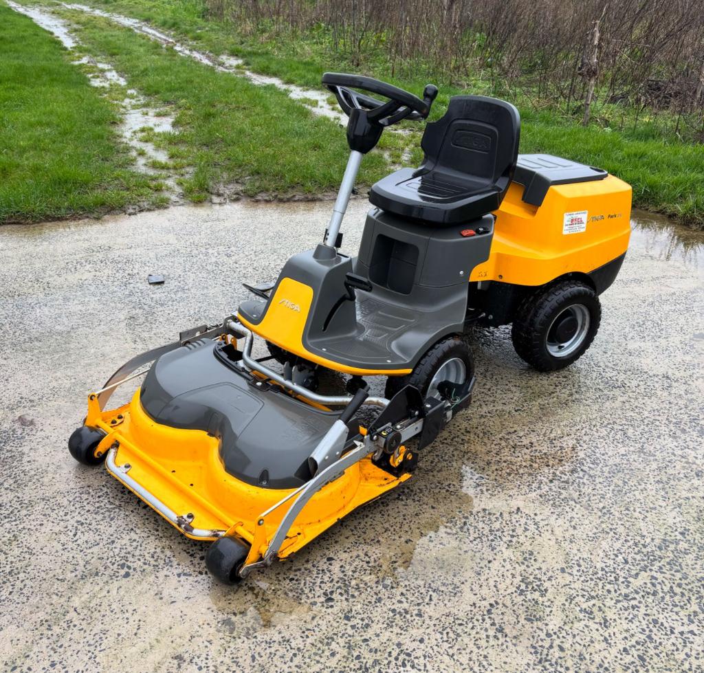 Stiga Park 220 zitmaaier, Tuin en Terras, Zitmaaiers, Ophalen, Zo goed als nieuw