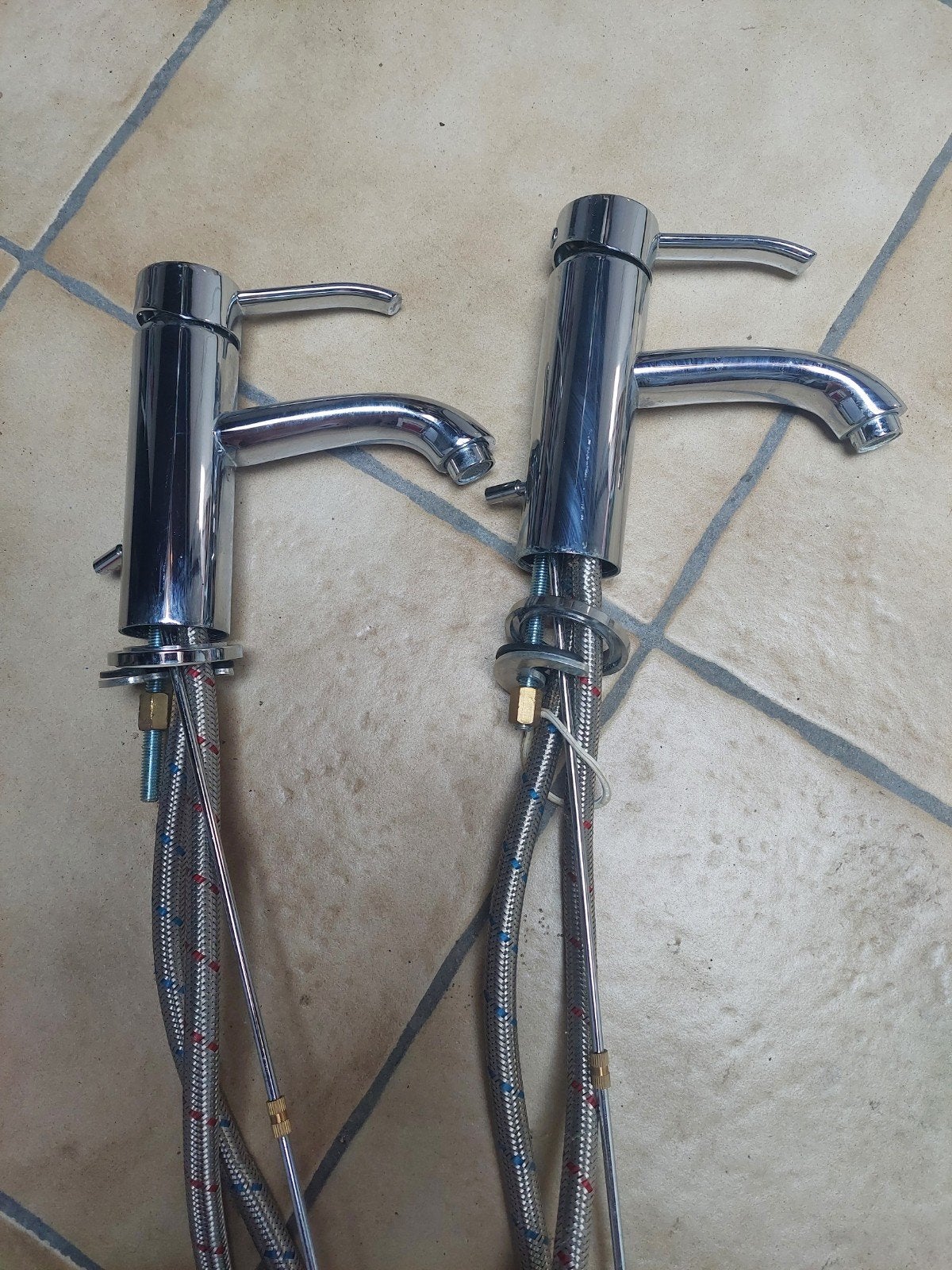 twee kranen wastafel  zo goed als nieuw, Doe-het-zelf en Bouw, Sanitair, Ophalen, Zo goed als nieuw, Wastafel