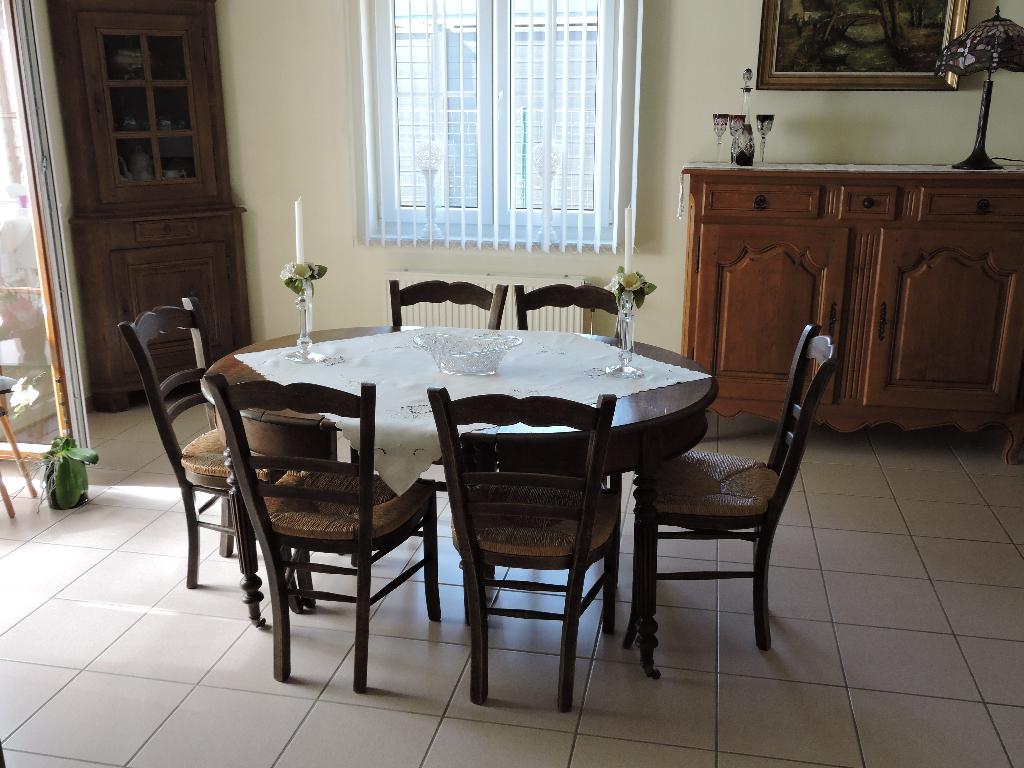 Table et 6 chaises anciennes, 100 à 150 cm, Cinq personnes ou plus, Rond, Enlèvement