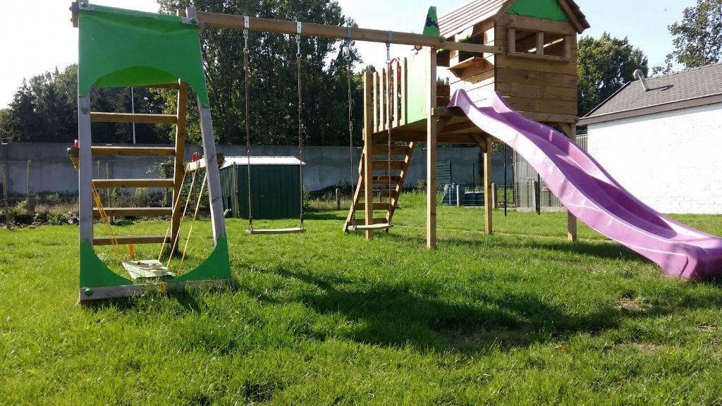 Speeltoren met schommel en glijbaan te koop, Kinderen en Baby's, Speelgoed | Buiten | Speeltoestellen, Ophalen, Gebruikt, Schommel