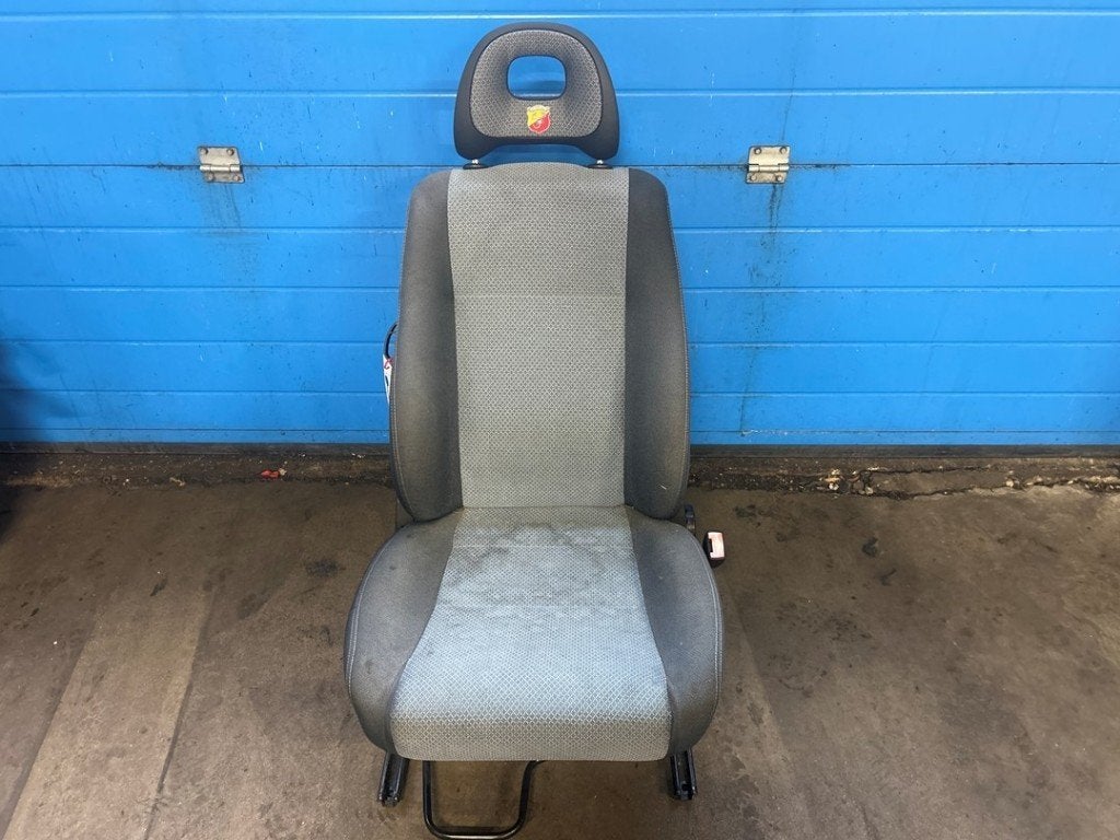 STOEL RECHTS VOOR Fiat Seicento (187) (01-1997/01-2010), Auto-onderdelen, Interieur en Bekleding, FCA Germany GmbH, Gebruikt, IPC D1-09 Bahnhofsplatz
65423  Rüsselsheim am Main, DE