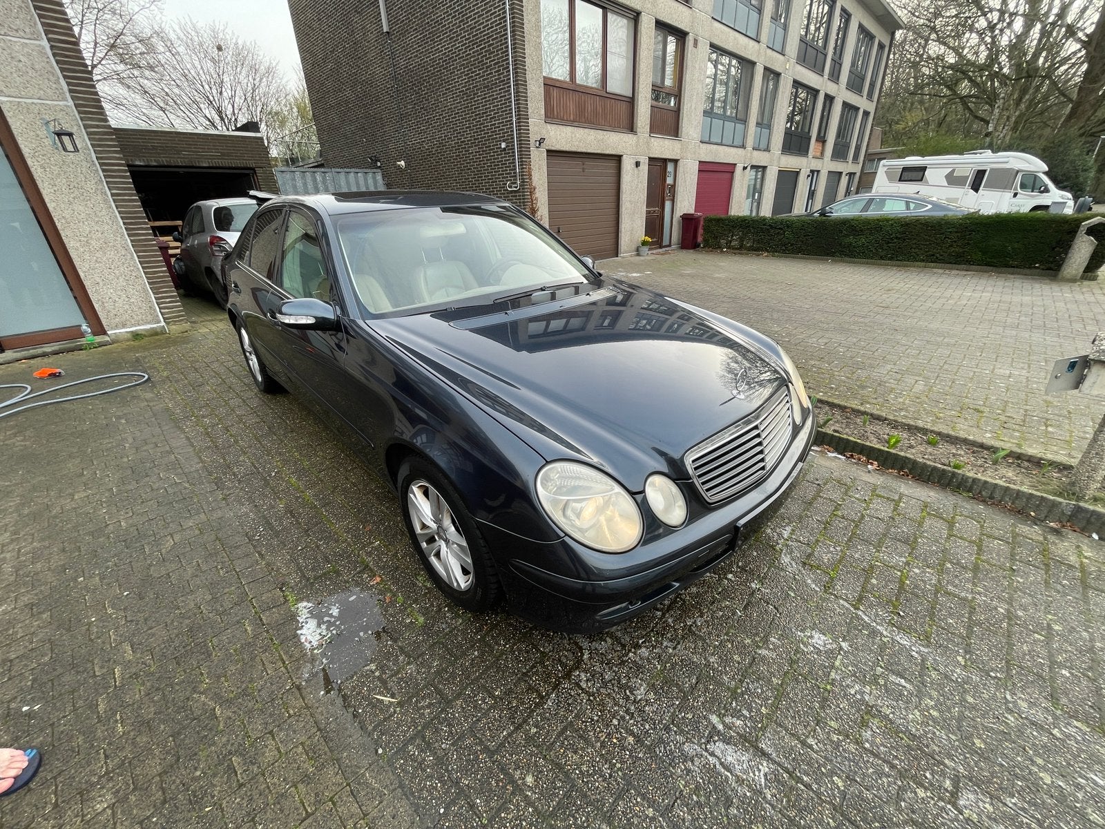 Mercedes-Benz E200 Compressor Gekeurd V.VK, Auto's, Automaat, Beige, 4 cilinders, Blauw
